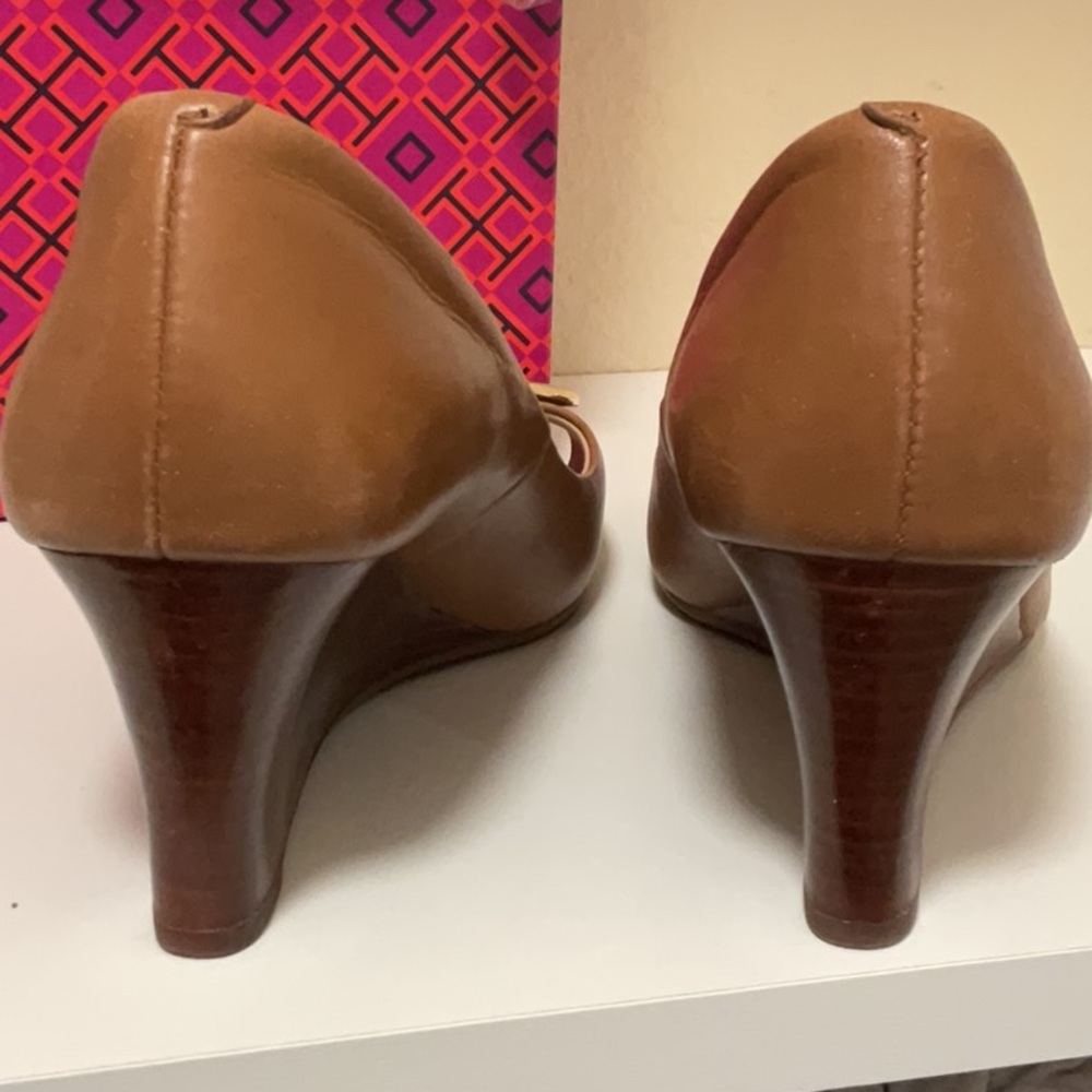 Tory Burch Kara 65 MM wedge size 8 Royal Tan with Peek a boo toe w/ box & bag - Picture 3 of 7